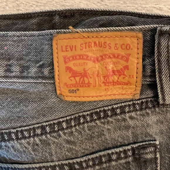 Levi Shorts - Picture 4 of 4